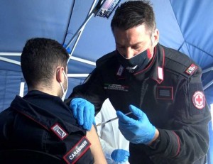 Primi carabinieri vaccinati