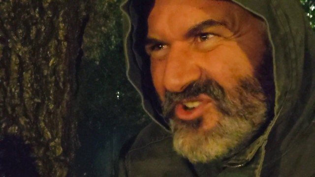 Una grossa sorpresa di notte nel parco